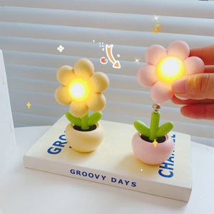 Kawaii Flower Mini Desk Lamp - Tinyminymo